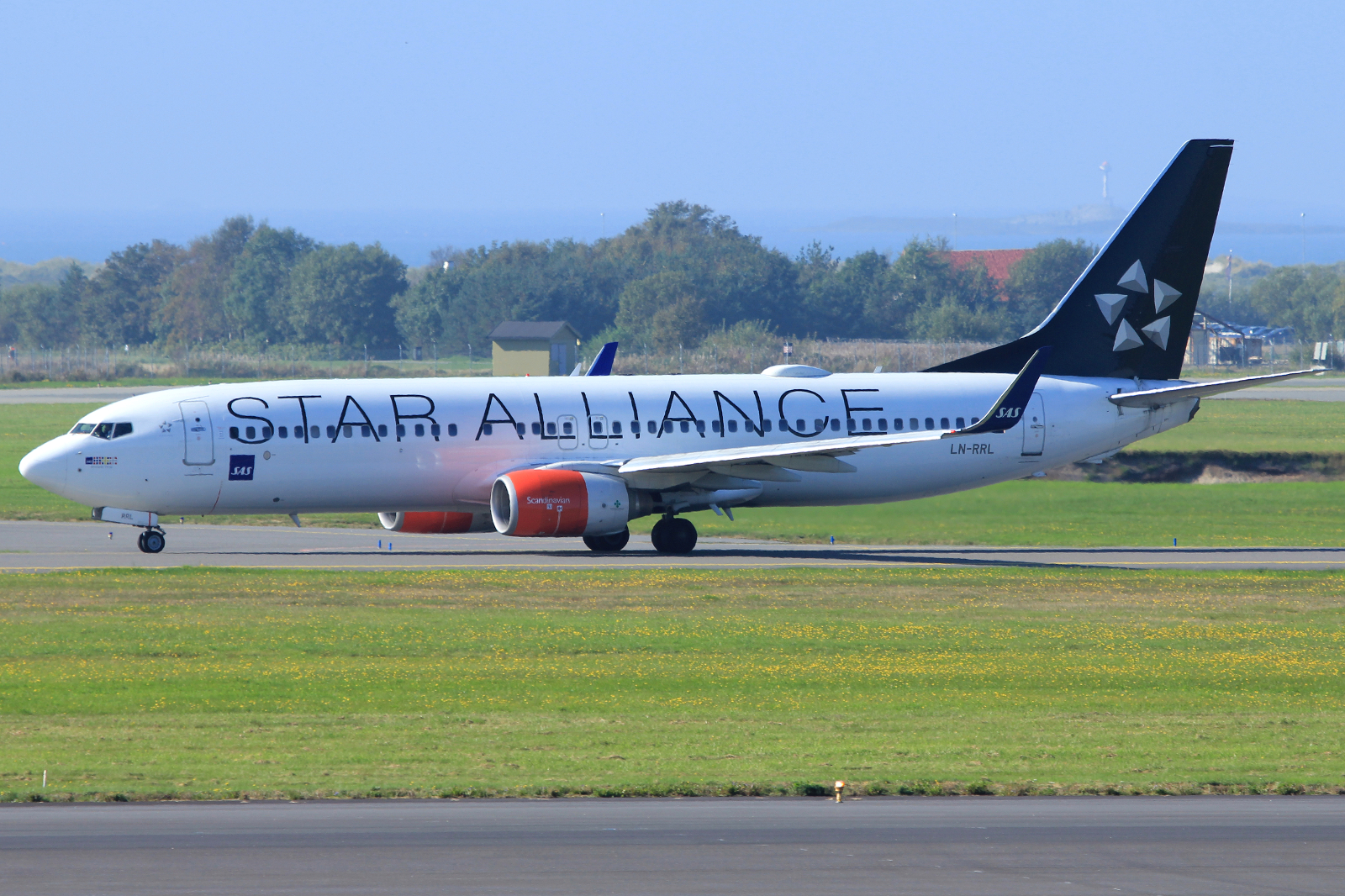 LN-RRL · Boeing 737-883(WL) · (SVG / ENZV)