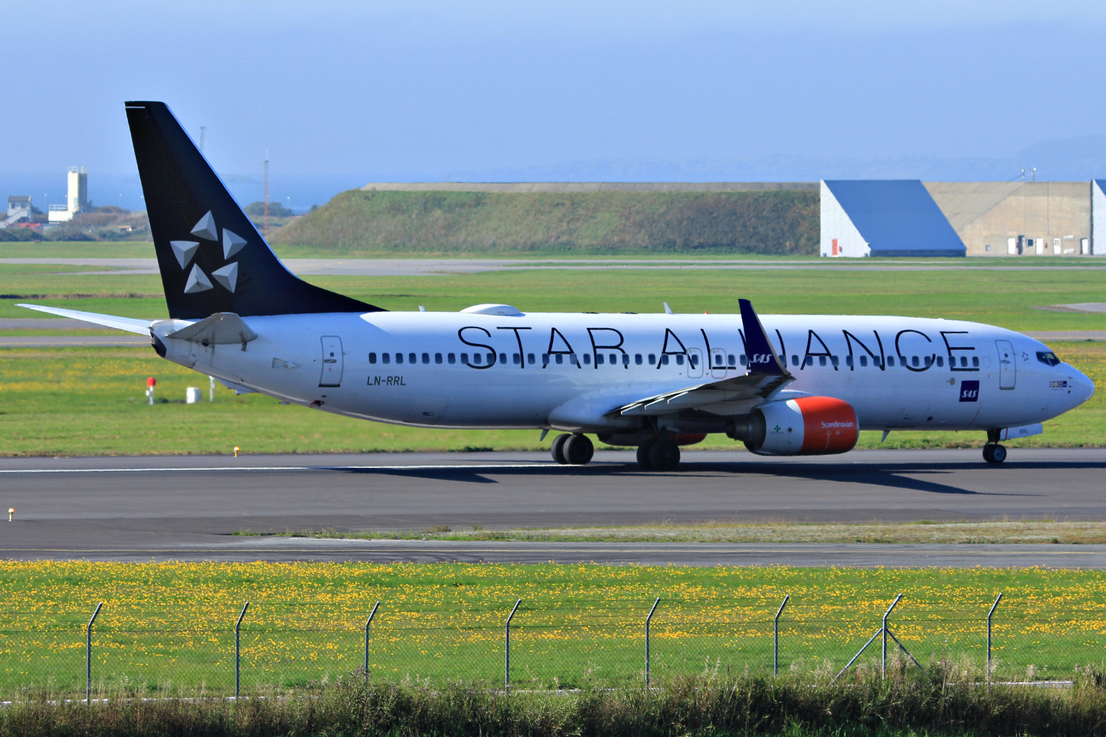 LN-RRL · Boeing 737-883(WL) · (SVG / ENZV)