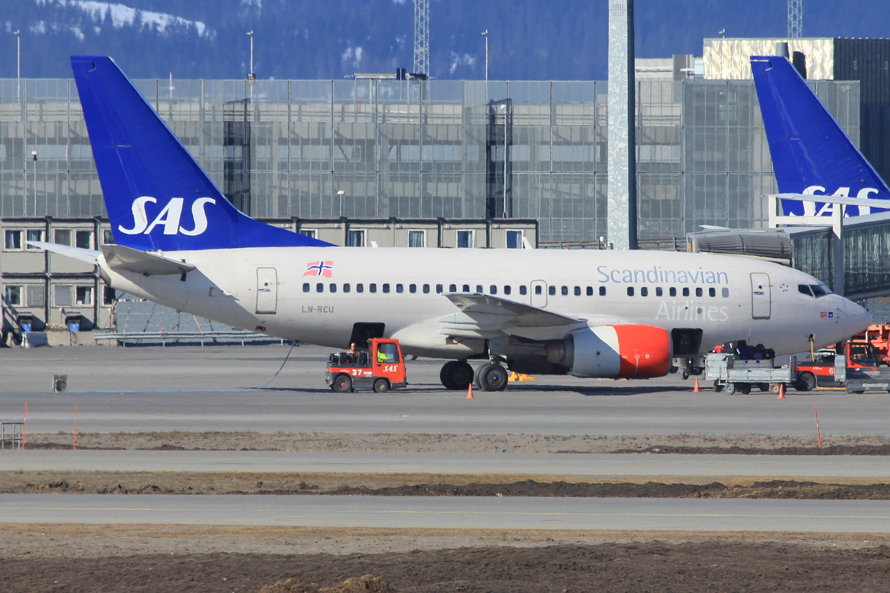 LN-RCU · Boeing 737-683 · (OSL / ENGM)