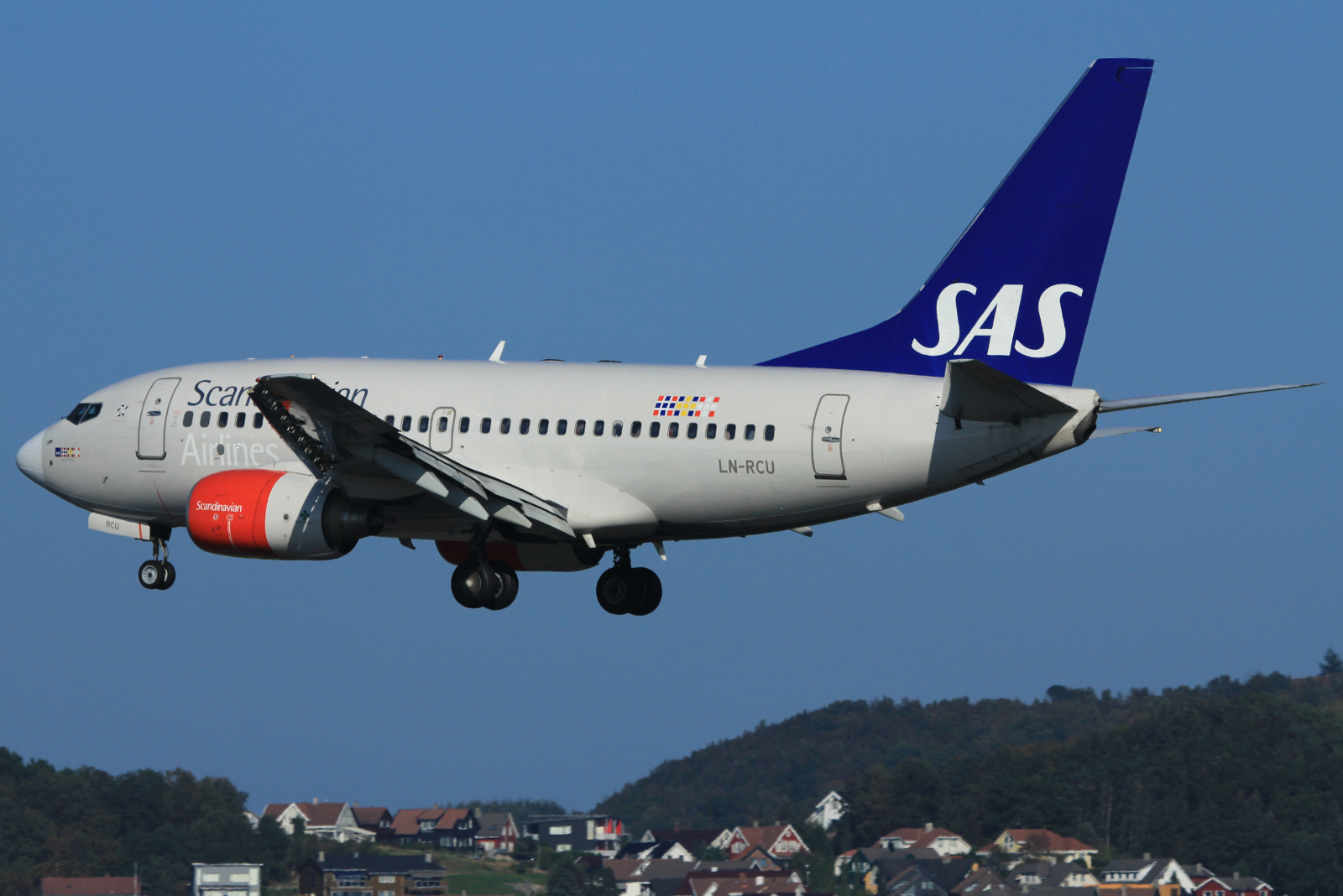 LN-RCU · Boeing 737-683 · (SVG / ENZV)
