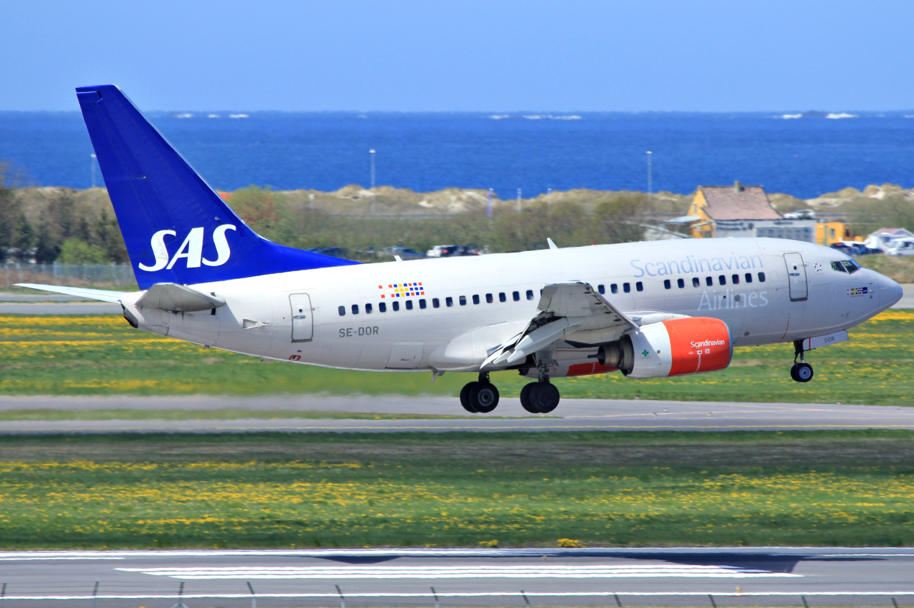 SE-DOR · Boeing 737-683 · (SVG / ENZV)