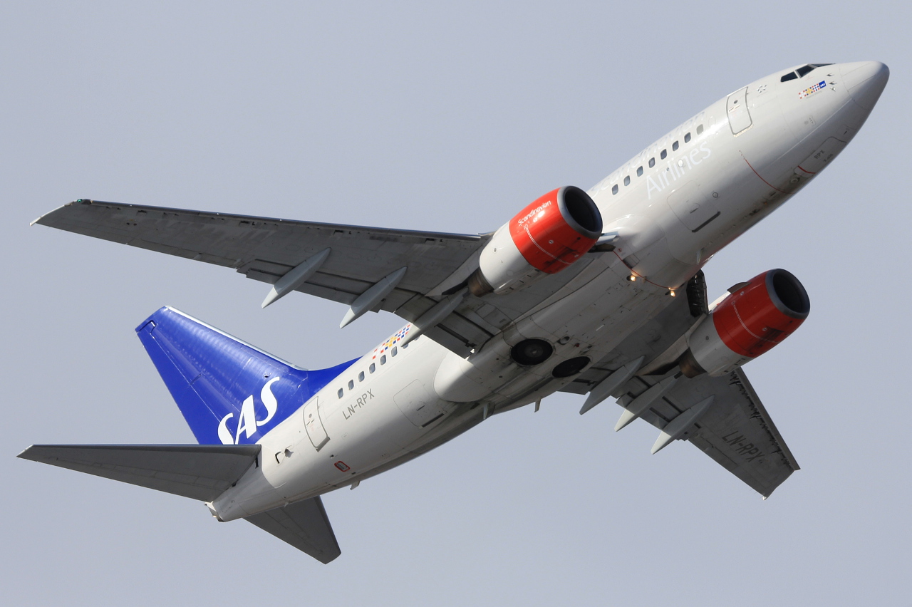 LN-RPX · Boeing 737-683 · (OSL / ENGM)