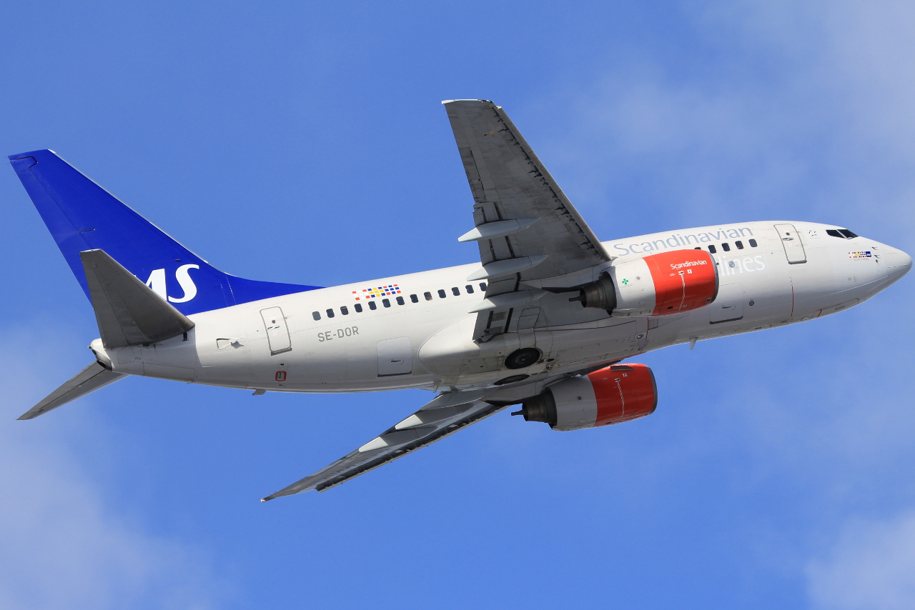 SE-DOR · Boeing 737-683 · (OSL / ENGM)