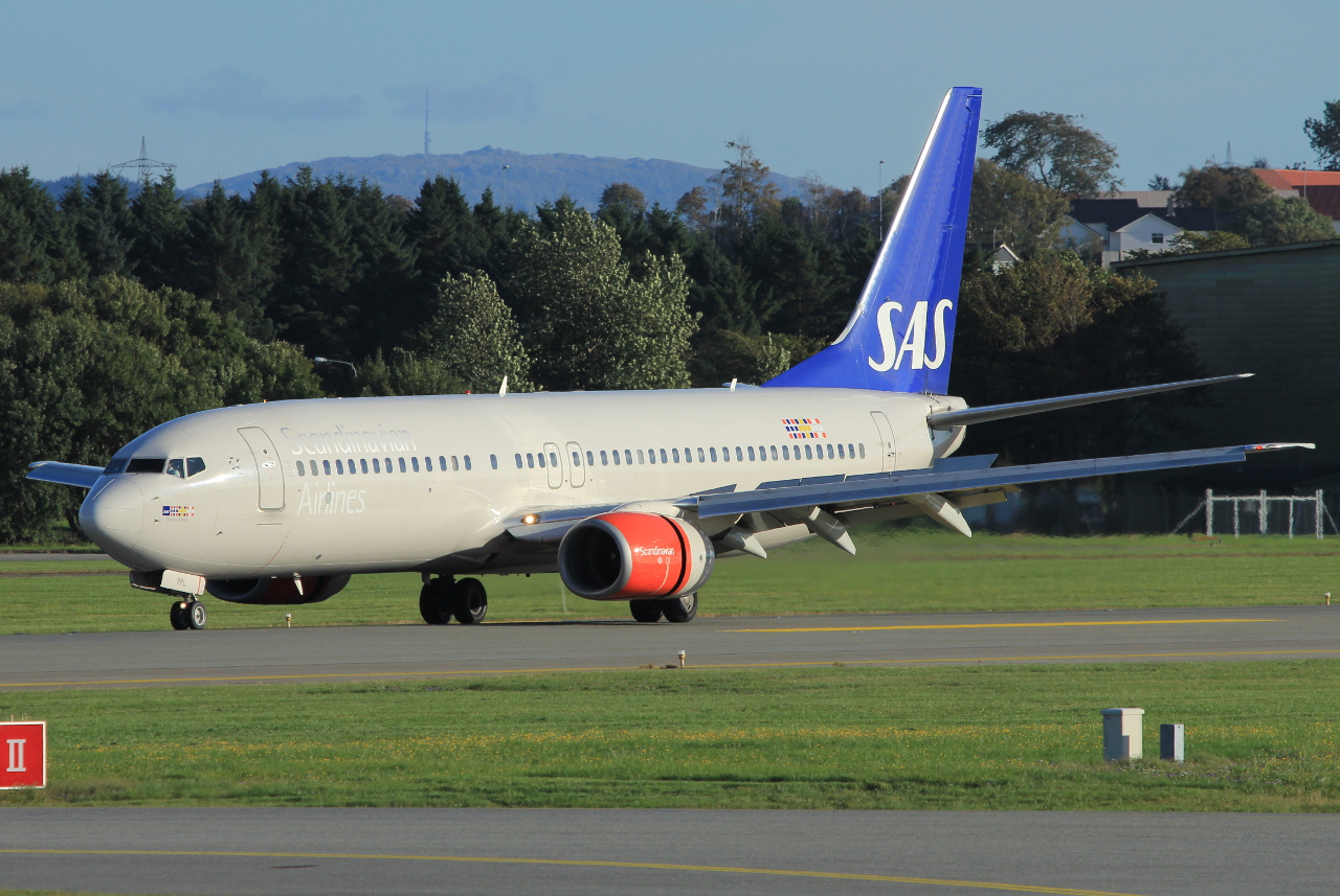 LN-RPL · Boeing 737-883 · (SVG / ENZV)