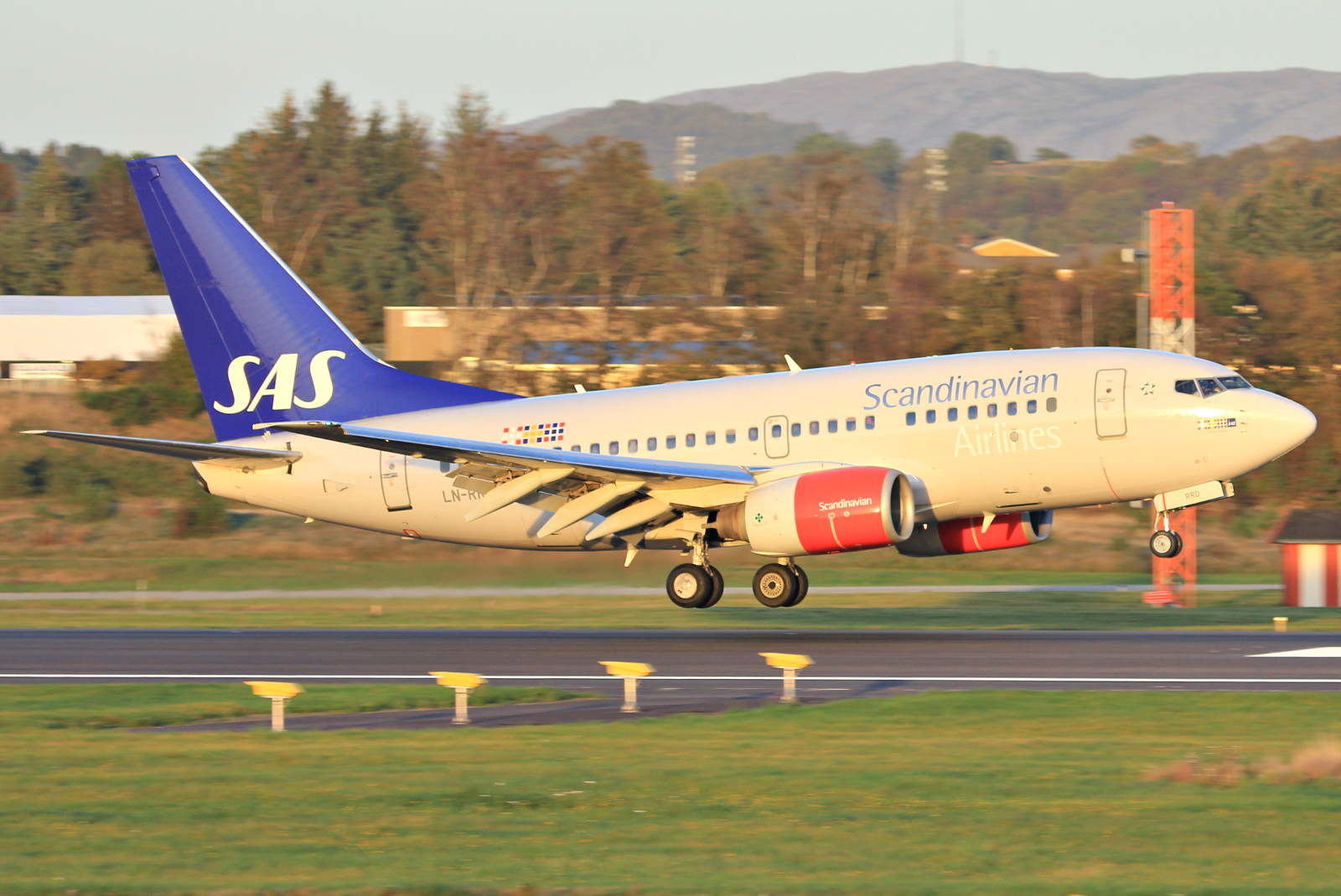 LN-RRD · Boeing 737-683 · (SVG / ENZV)