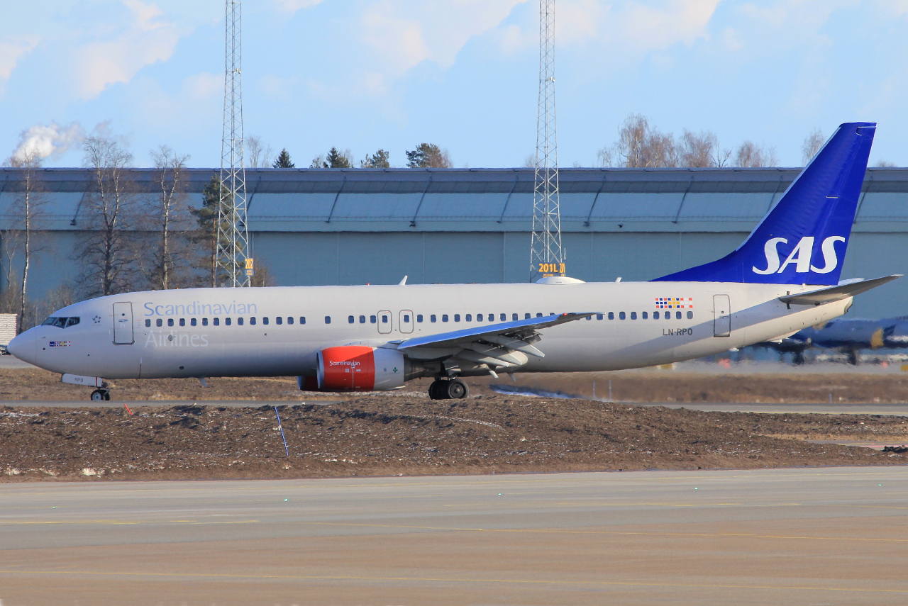 LN-RPO · Boeing 737-883 · (OSL / ENGM)