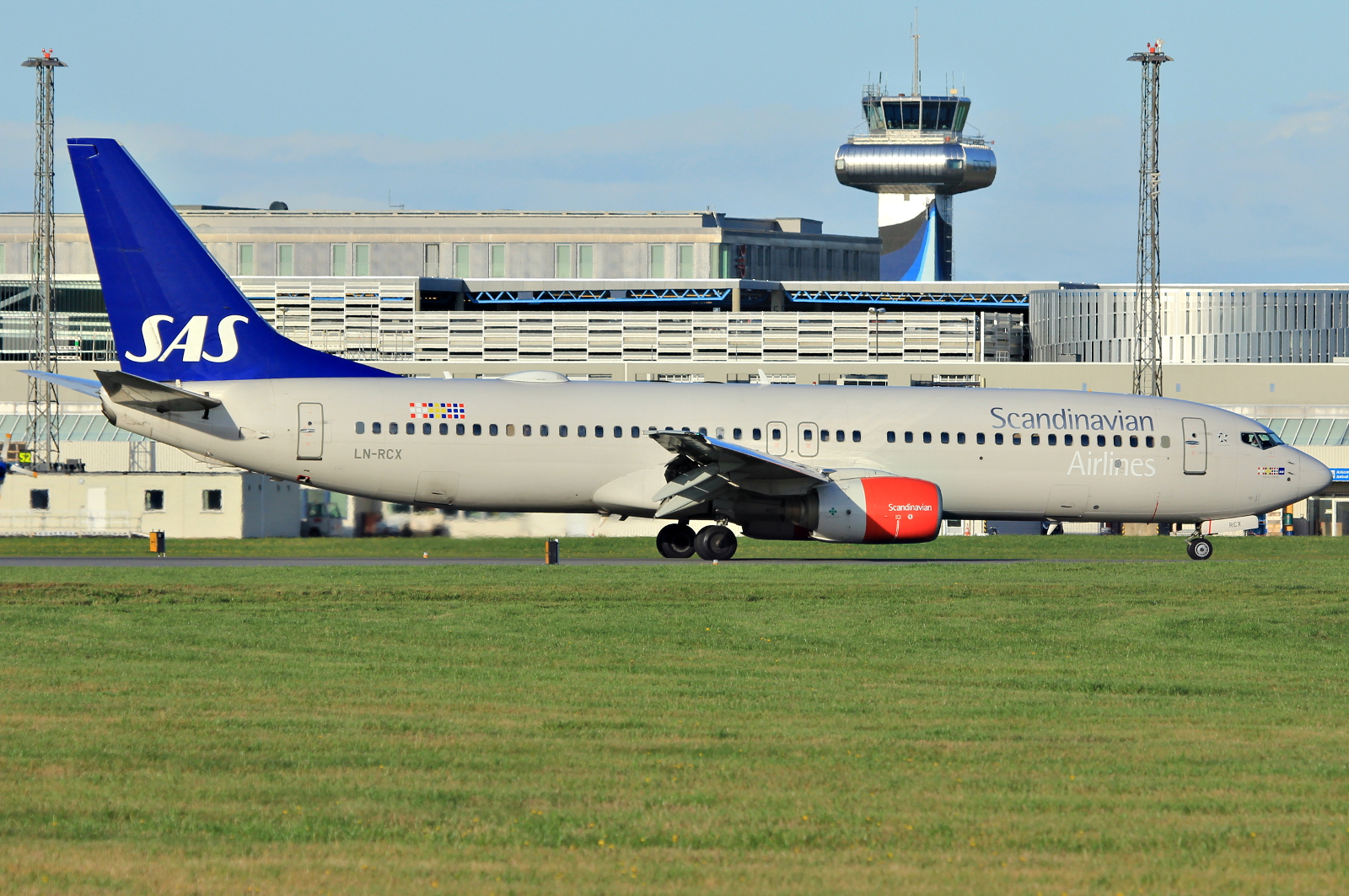 LN-RCX · Boeing 737-883 · (SVG / ENZV)