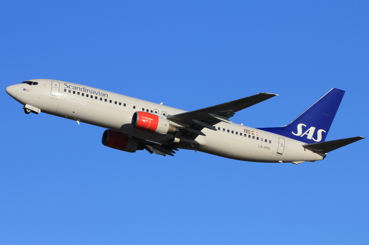 LN-RRS · Boeing 737-883 · (SVG / ENZV)