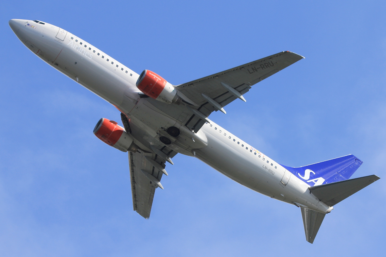 LN-RRU · Boeing 737-883 · (SVG / ENZV)