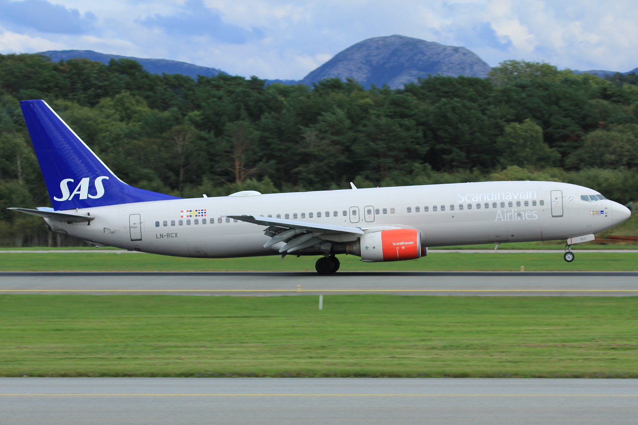 LN-RCX · Boeing 737-883 · (SVG / ENZV)