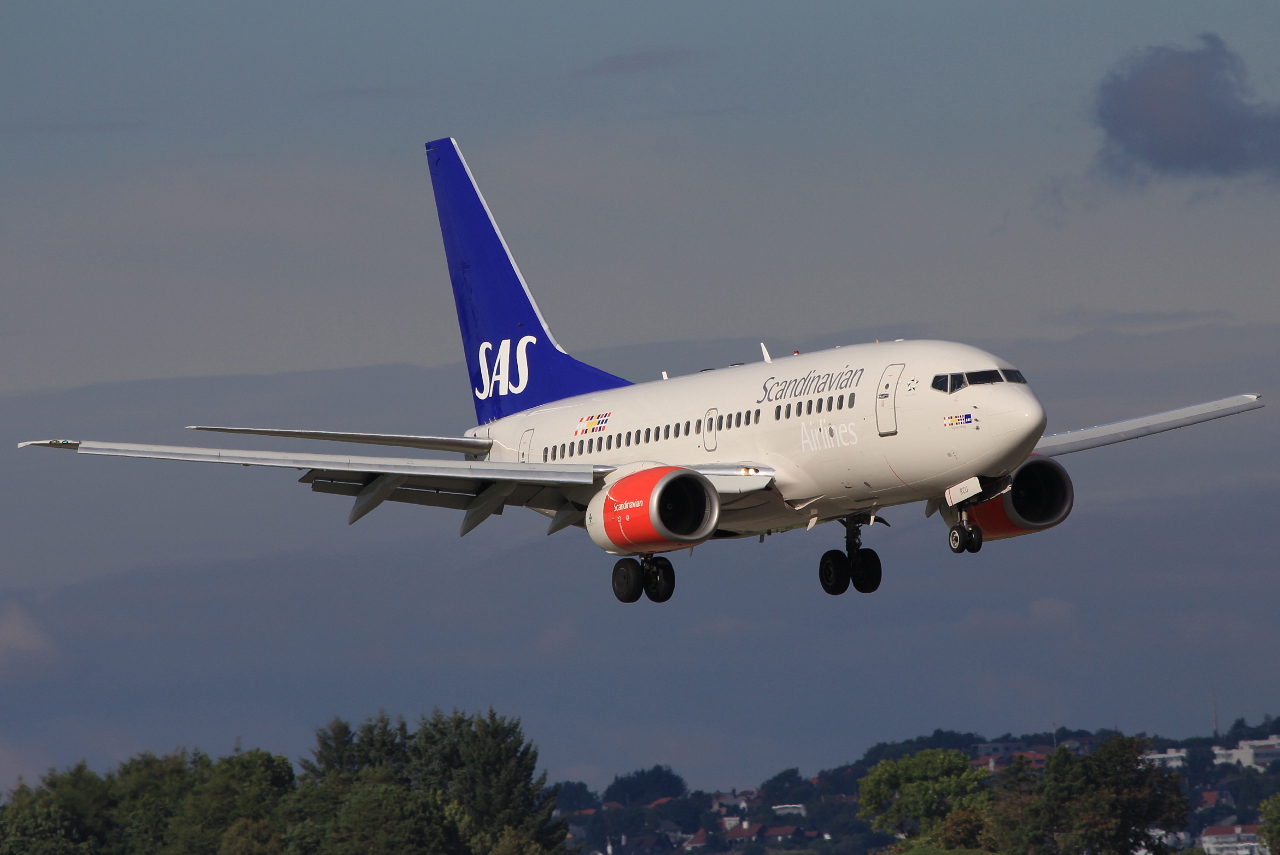 LN-RCU · Boeing 737-683 · (SVG / ENZV)