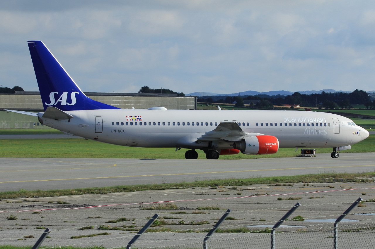 LN-RCX · Boeing 737-883 · (SVG / ENZV)