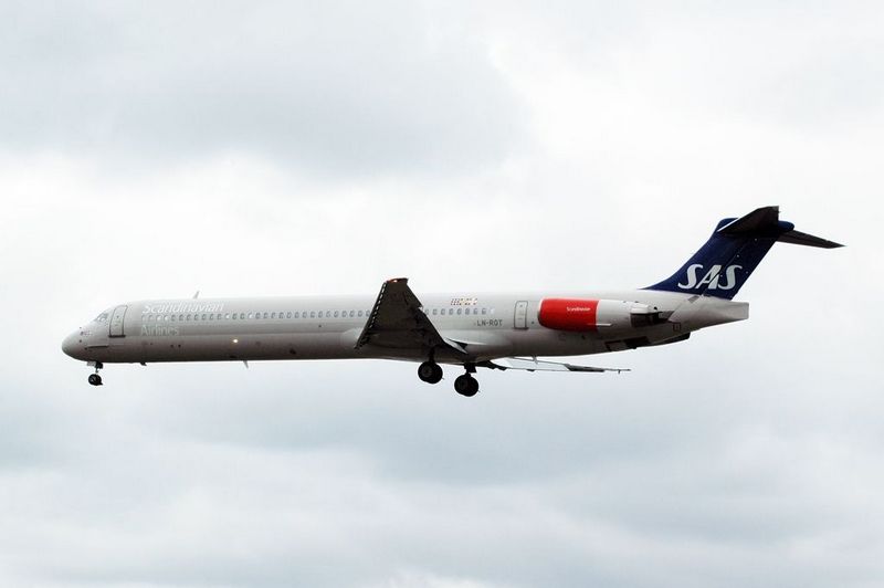 LN-ROT · McDonnell Douglas MD-82 · (LHR / EGLL)