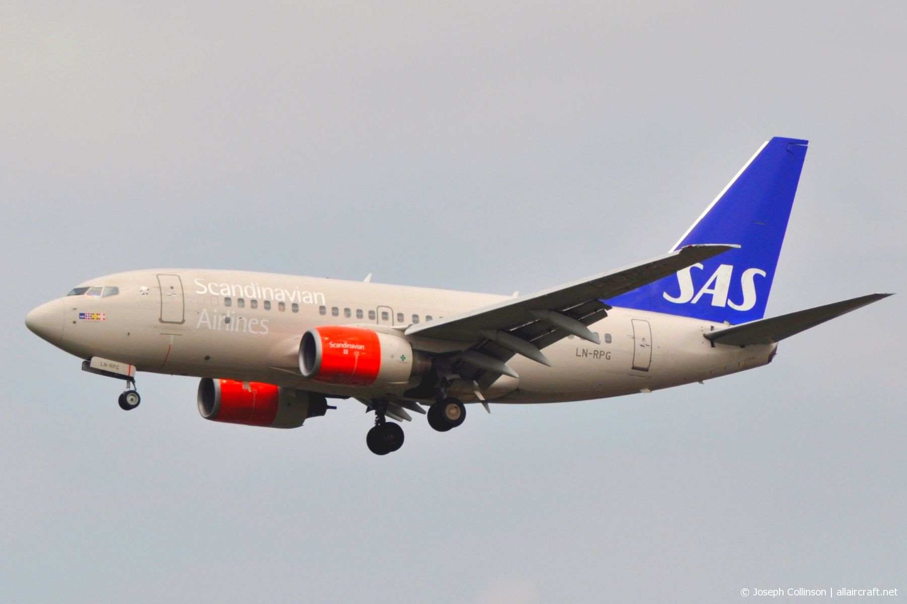 LN-RPG · Boeing 737-683 · (LHR / EGLL)