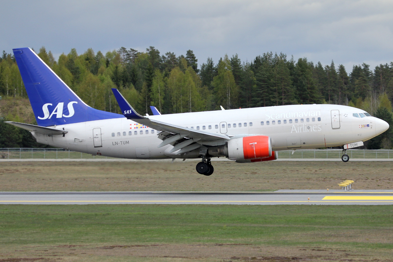 LN-TUM · Boeing 737-705(WL) · (OSL / ENGM)