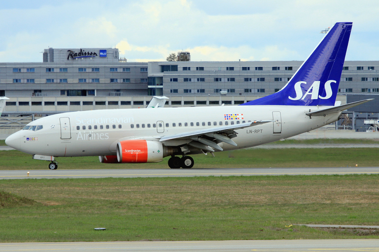 LN-RPT · Boeing 737-683 · (OSL / ENGM)