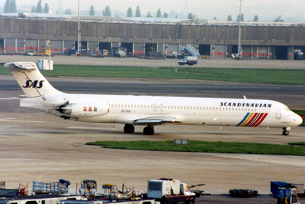 SE-DIA · McDonnell Douglas MD-82 · (LHR / EGLL)