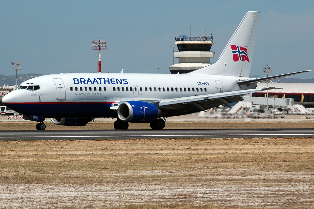 LN-BUE · Boeing 737-505 · (FAO / LPFR)