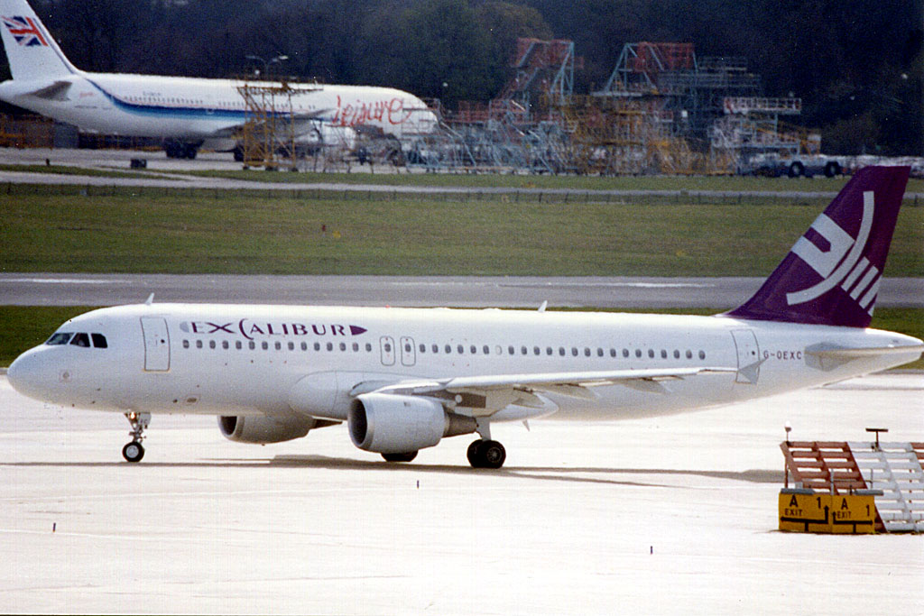 G-OEXC · Airbus A320-212 · (LGW / EGKK)