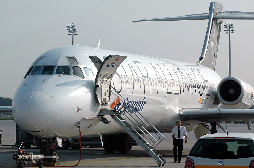 EC-KCZ · McDonnell Douglas MD-87 · -