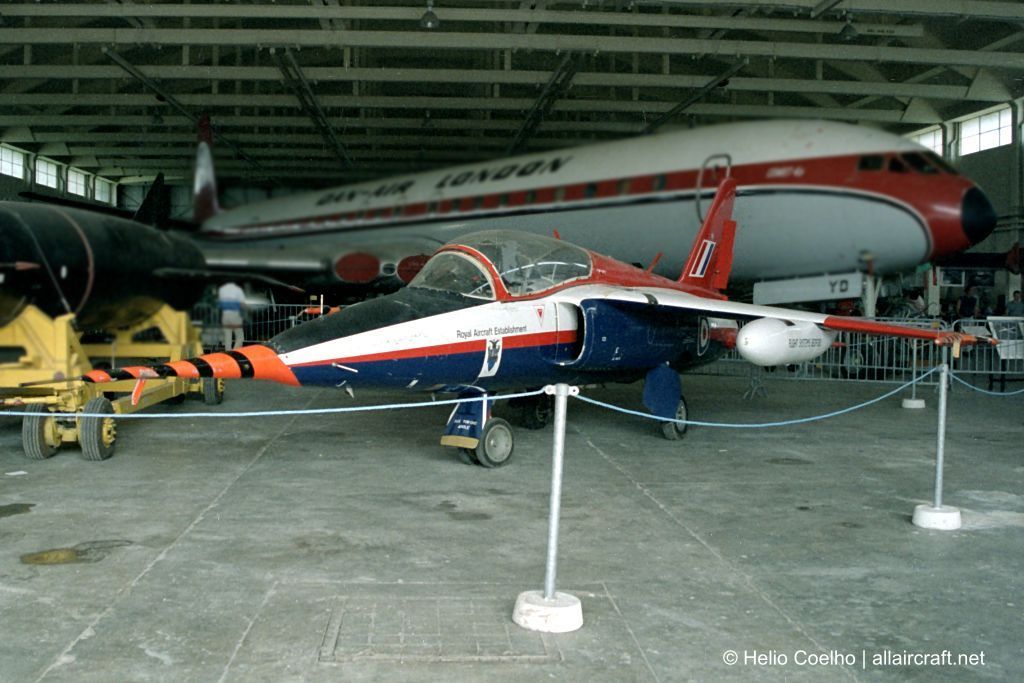 XP505 · Folland Gnat T.1 · (EGDT)