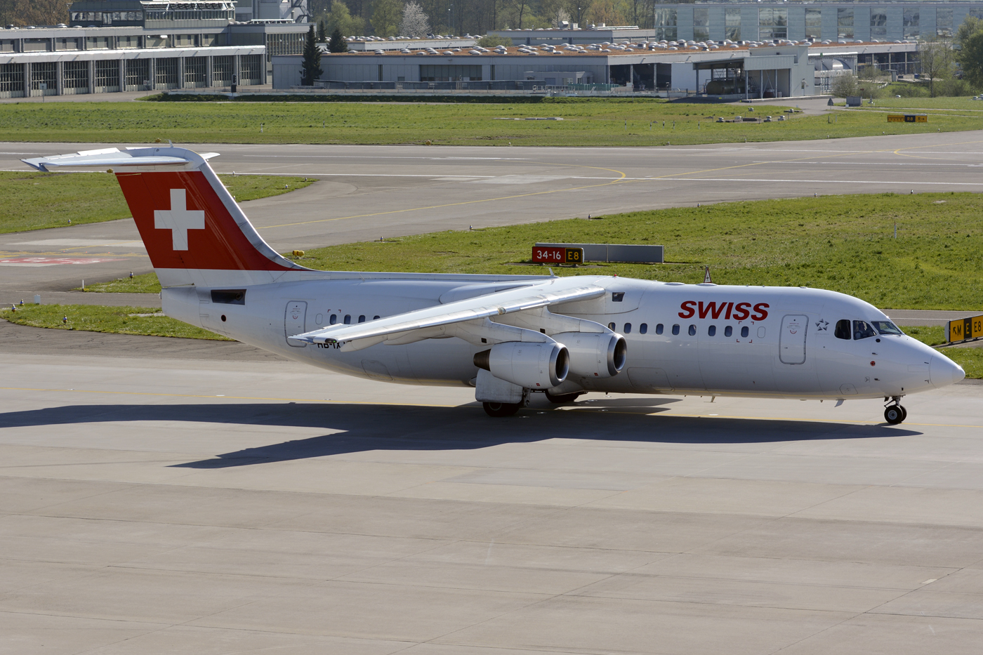 HB-IXT · British Aerospace Avro 146-RJ100 · (ZRH / LSZH)