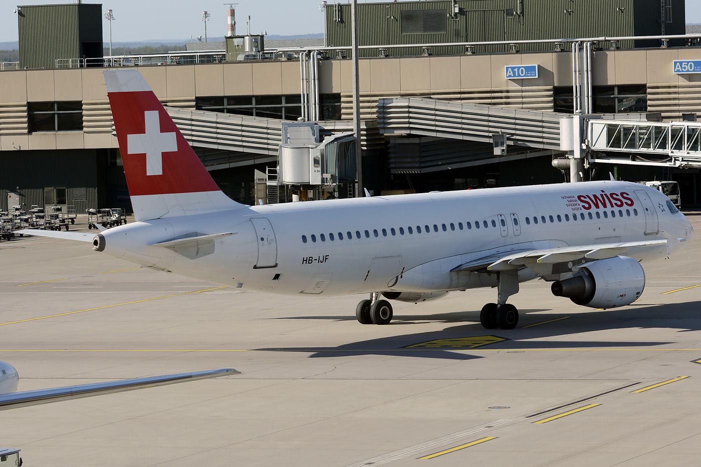 HB-IJF · Airbus A320-214 · (ZRH / LSZH)