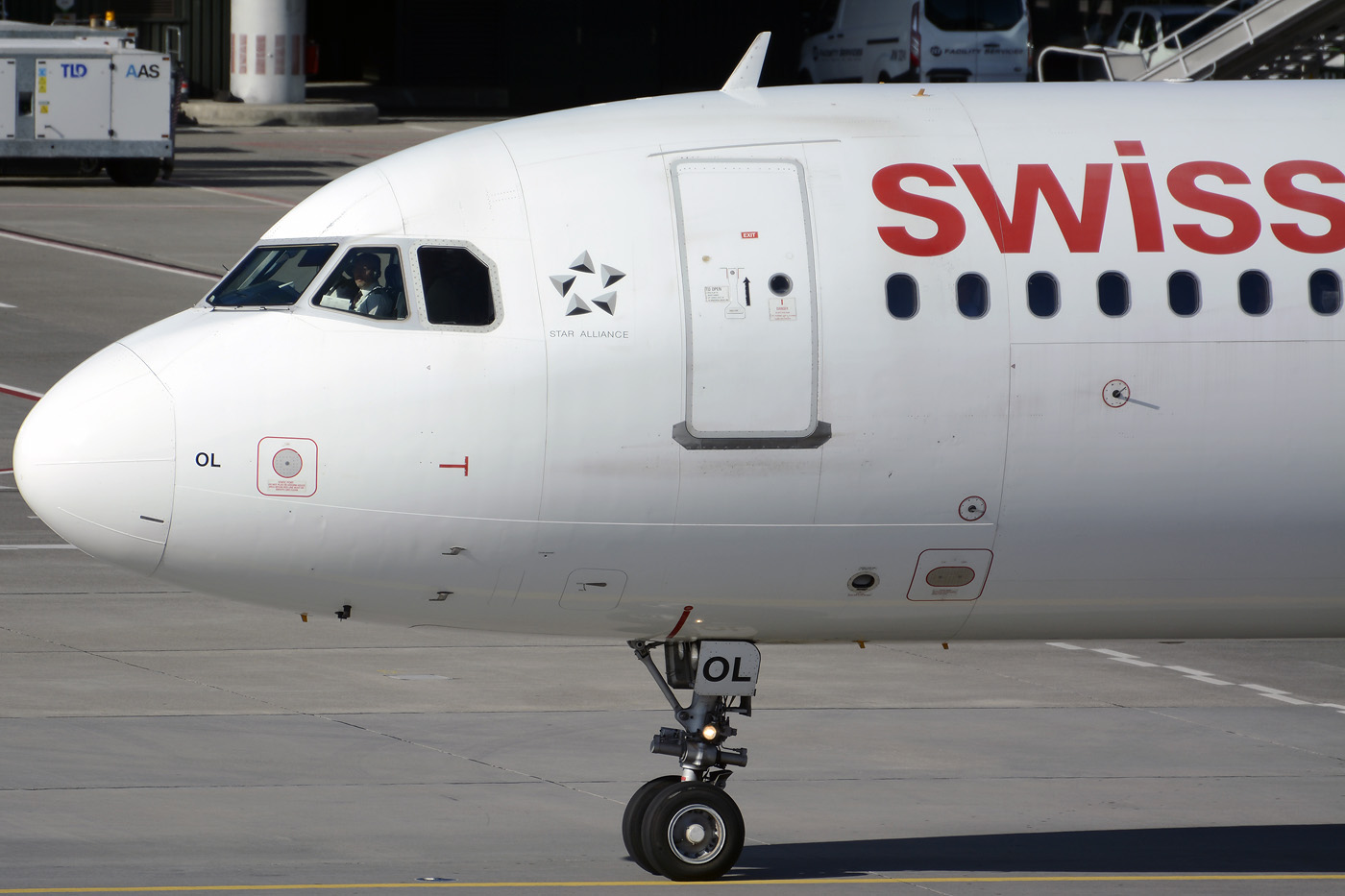 HB-IOL · Airbus A321-111 · (ZRH / LSZH)