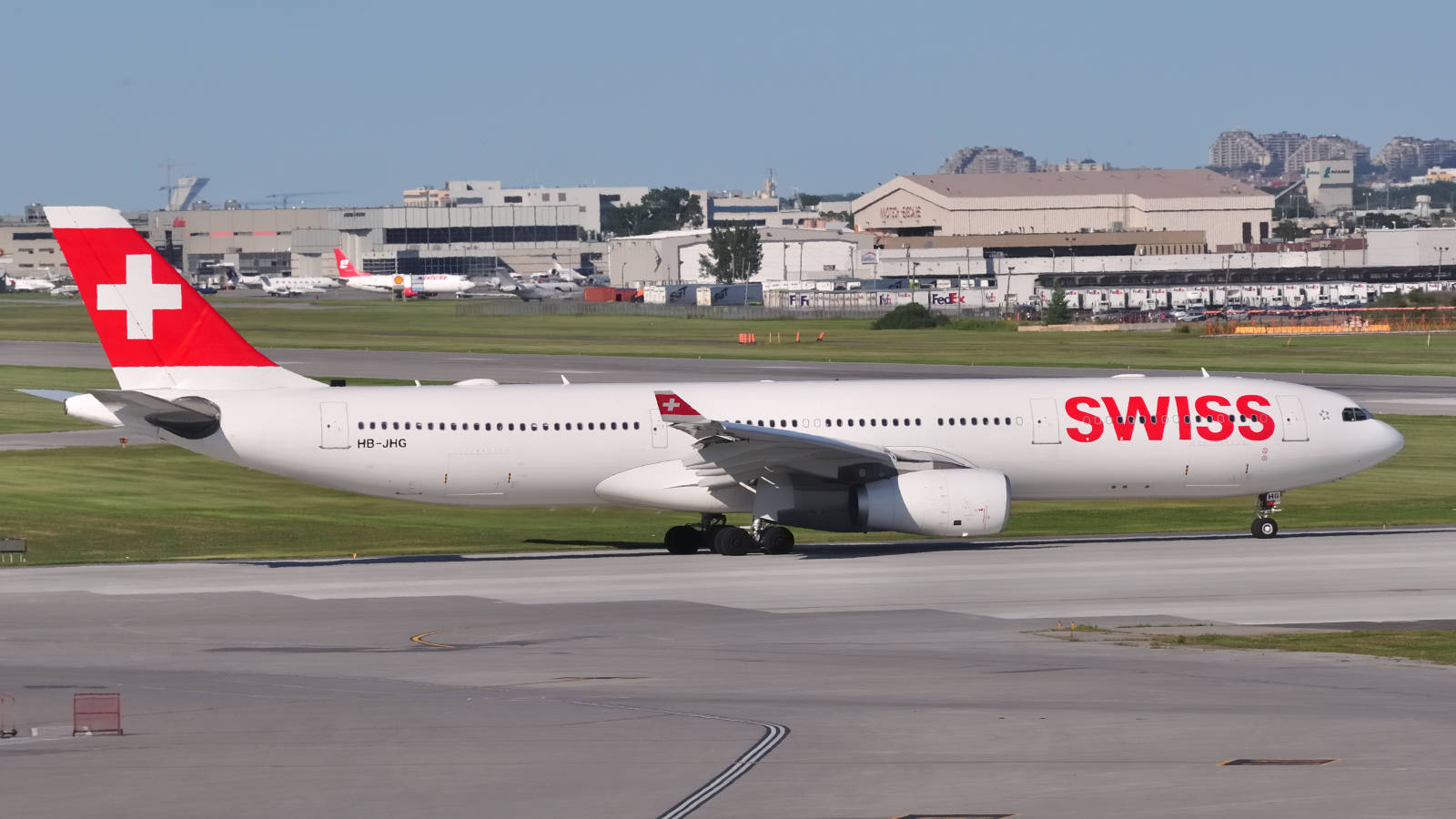 HB-JHG · Airbus A330-343 · (YUL / CYUL)