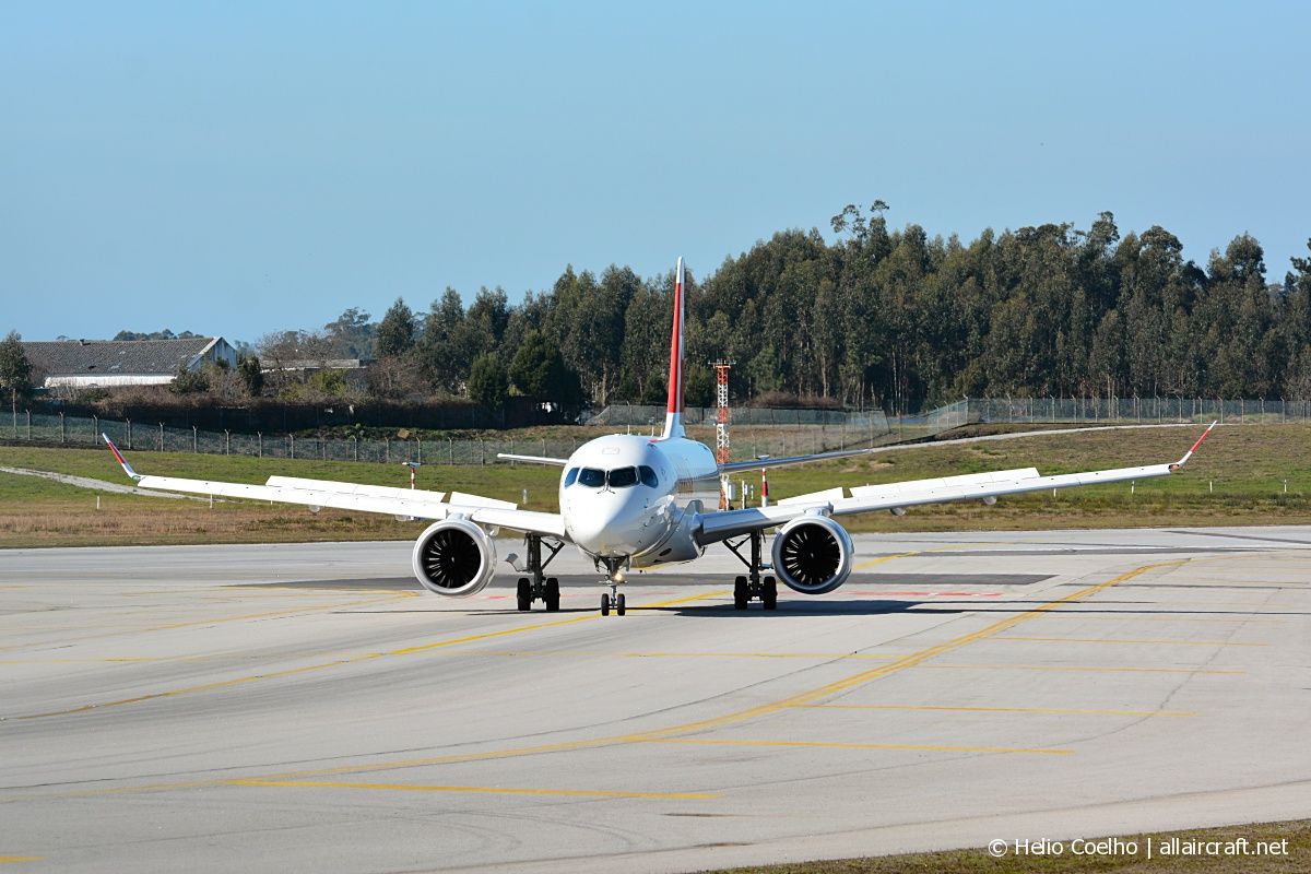HB-JBF · Bombardier CSeries CS100 · (OPO / LPPR)