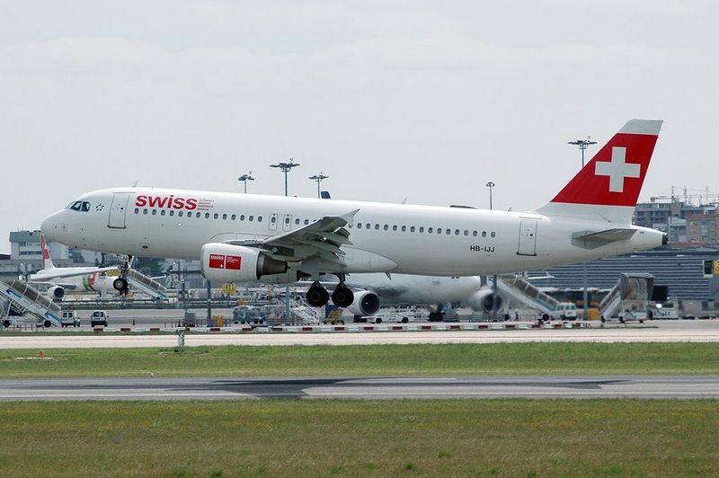 HB-IJJ · Airbus A320-214 · (LIS / LPPT)