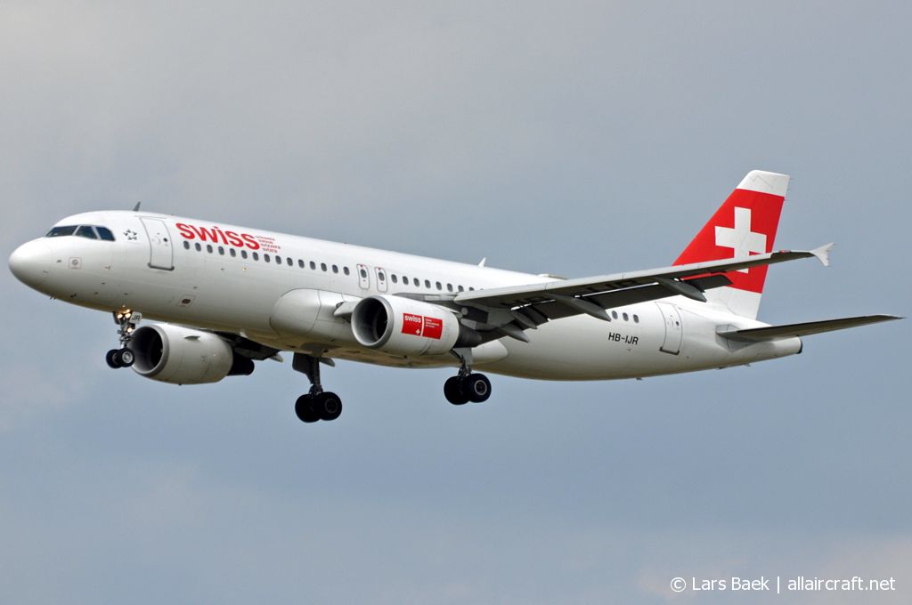 HB-IJR · Airbus A320-214 · (CPH / EKCH)