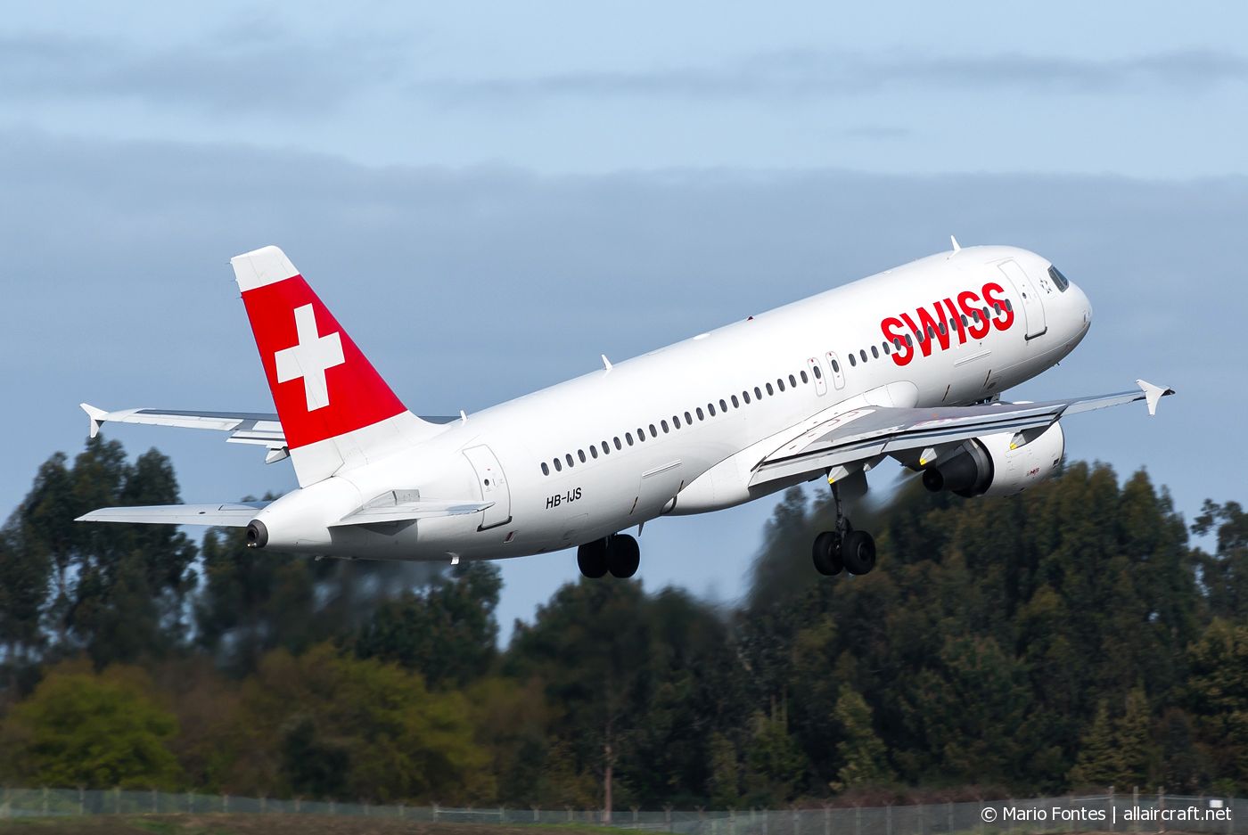 HB-IJS · Airbus A320-214 · (OPO / LPPR)