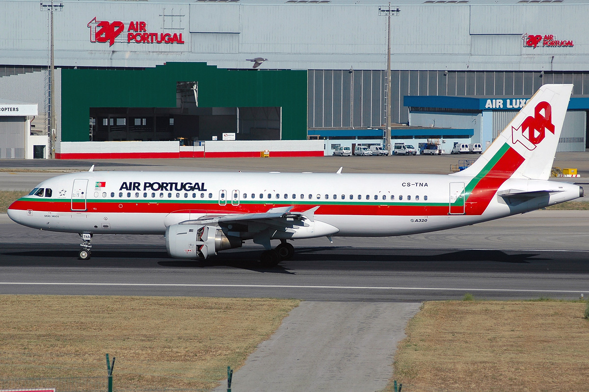 CS-TNA · Airbus A320-211 · (LIS / LPPT)