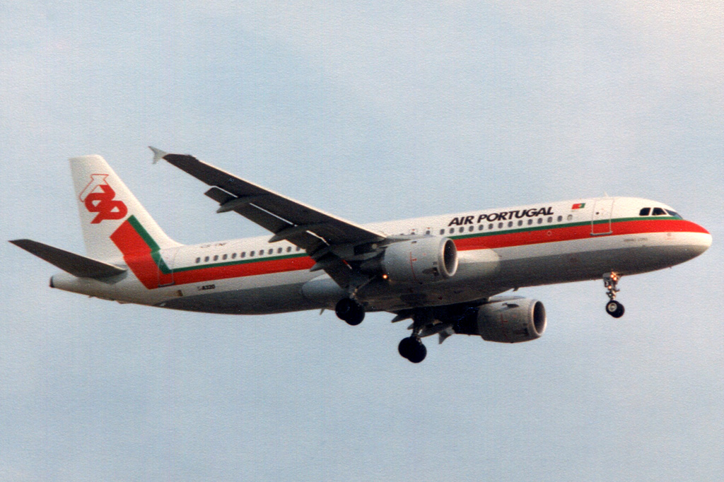 CS-TNF · Airbus A320-211 · (LHR / EGLL)
