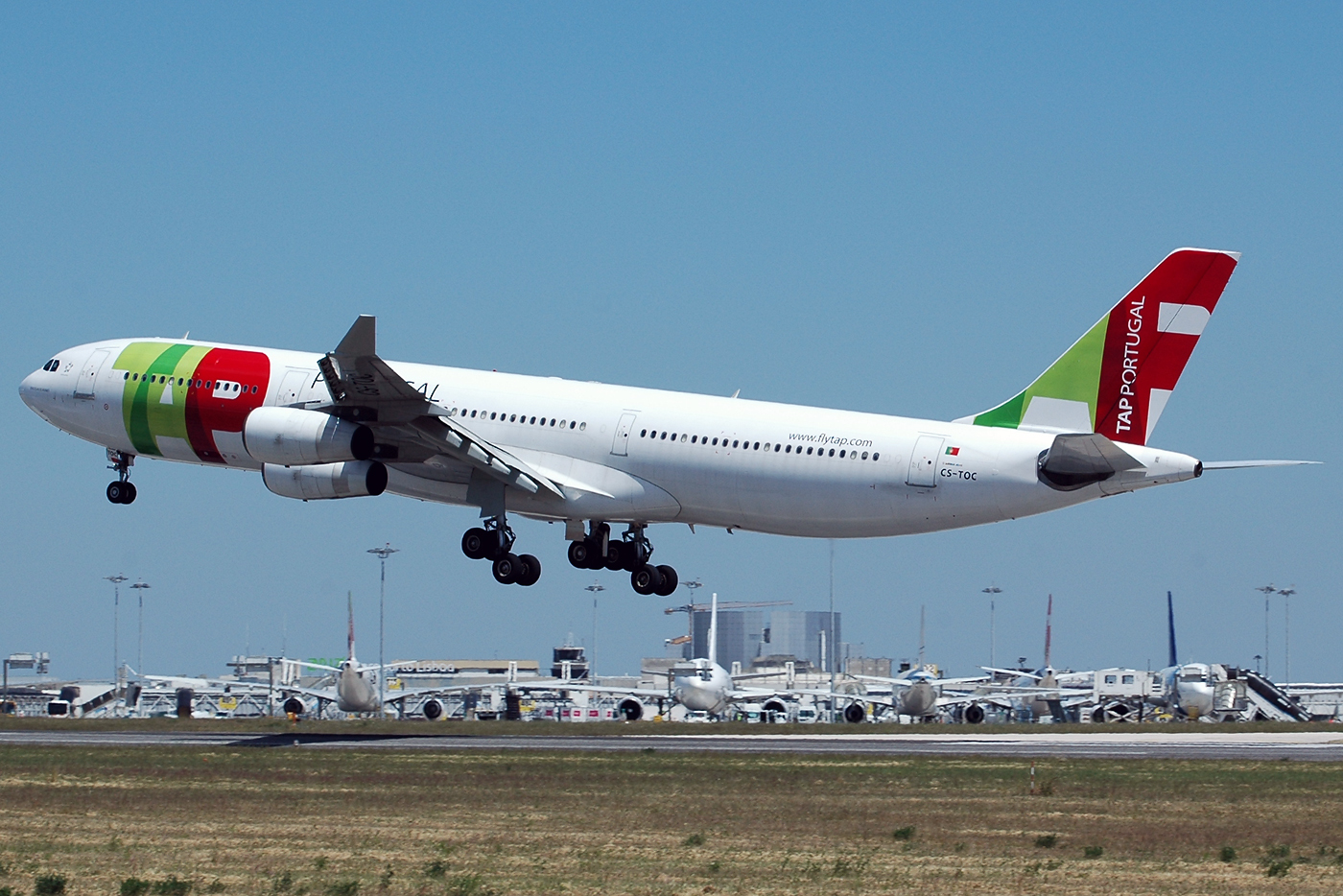 CS-TOC · Airbus A340-312 · (LIS / LPPT)