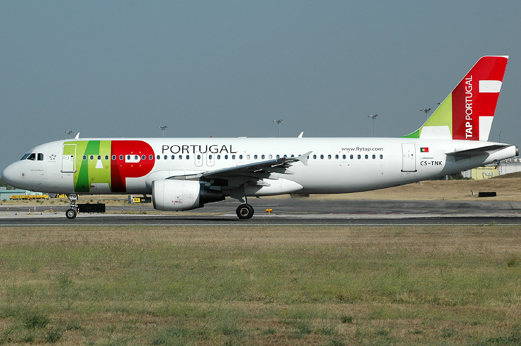 CS-TNK · Airbus A320-214 · (LIS / LPPT)