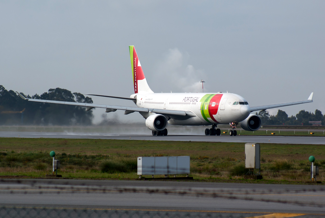 CS-TOE · Airbus A330-223 · (OPO / LPPR)