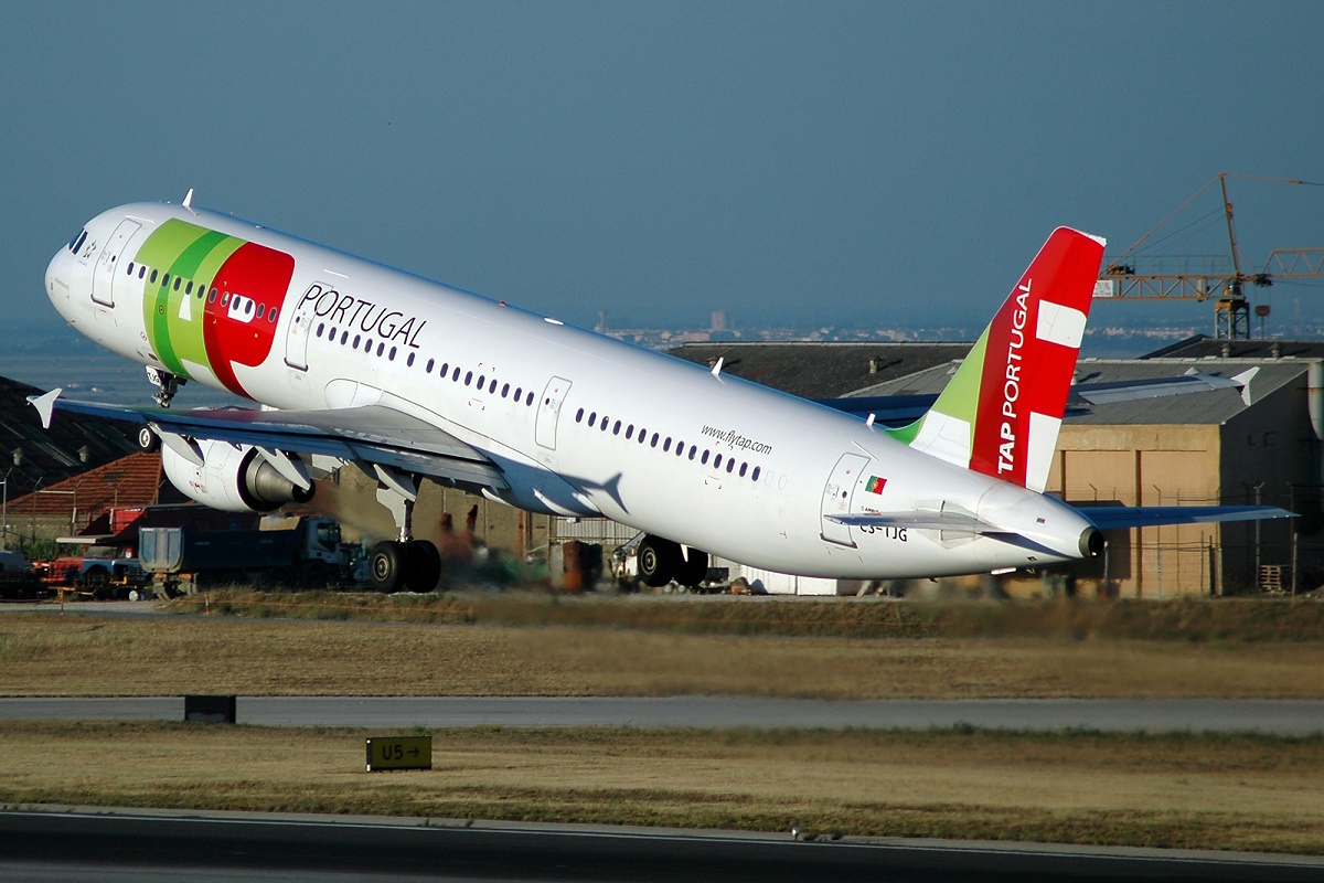 CS-TJG · Airbus A321-211 · (LIS / LPPT)