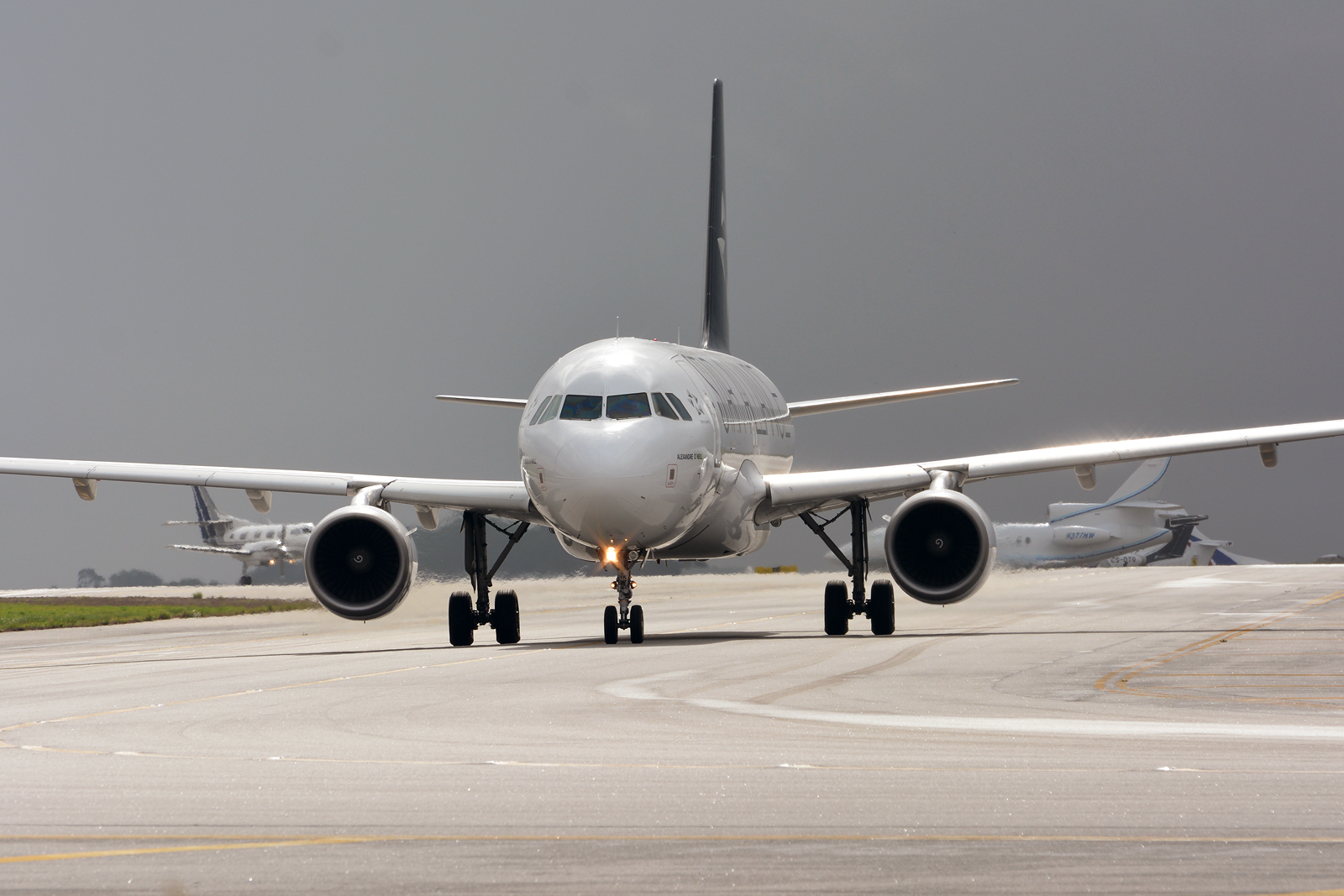 CS-TNP · Airbus A320-214 · (OPO / LPPR)