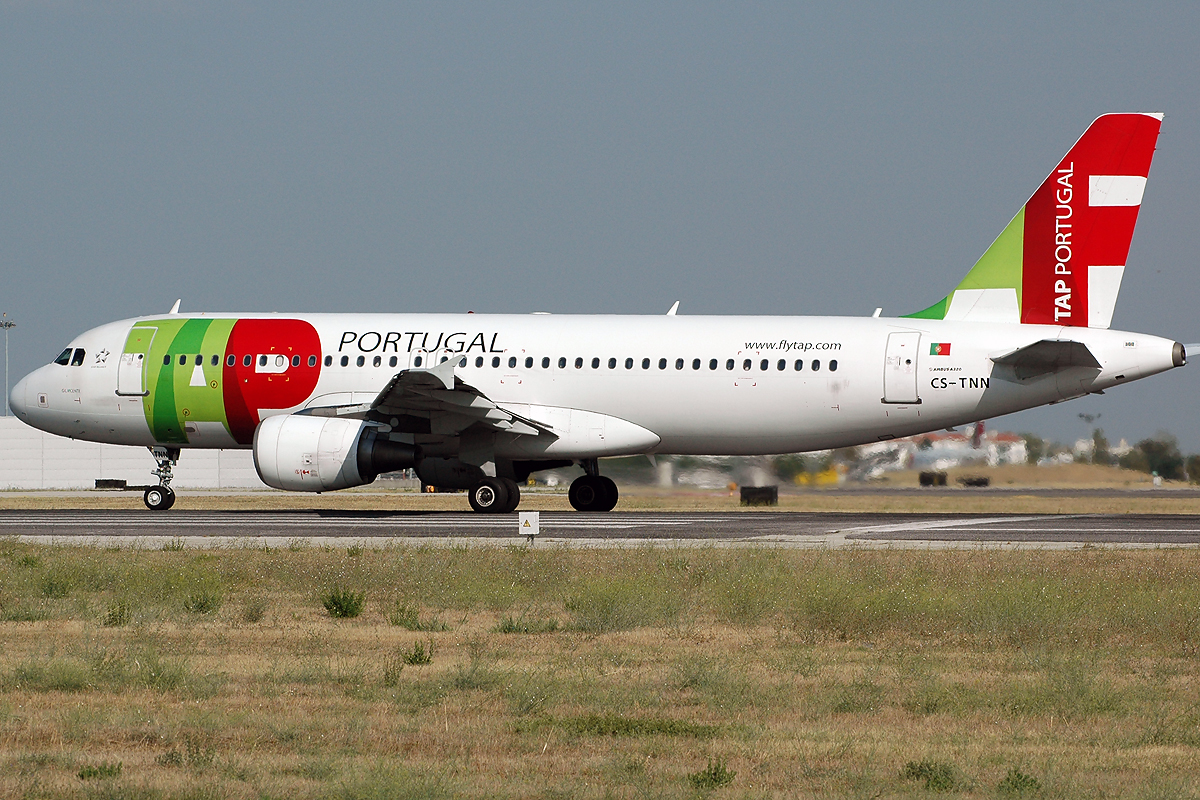 CS-TNN · Airbus A320-214 · (LIS / LPPT)
