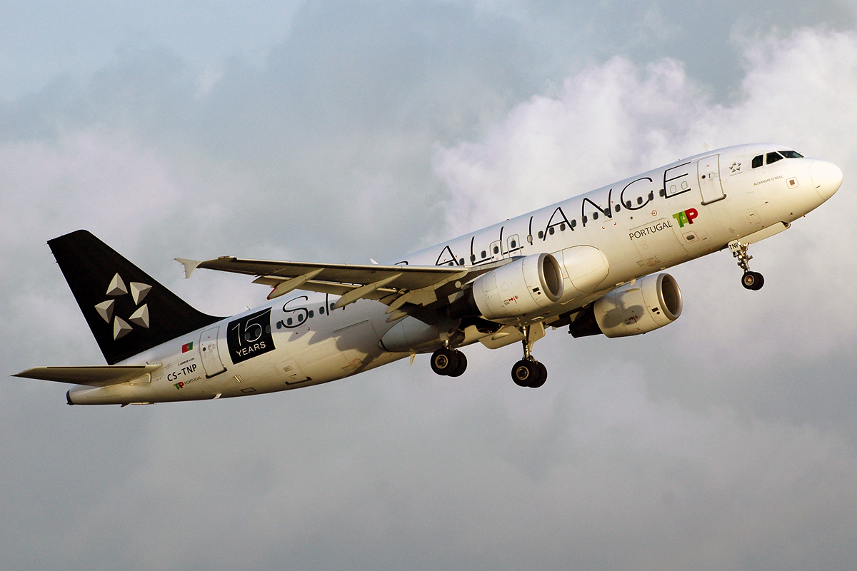 CS-TNP · Airbus A320-214 · (LIS / LPPT)