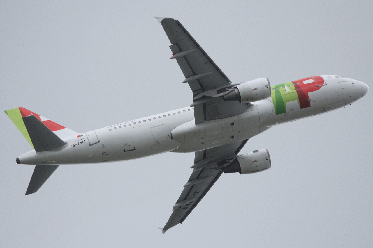 CS-TNM · Airbus A320-214 · (FCO / LIRF)