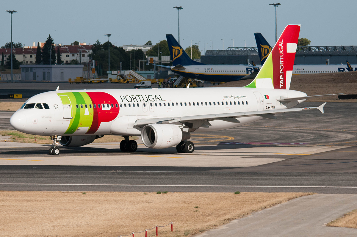 CS-TNK · Airbus A320-214 · (LIS / LPPT)