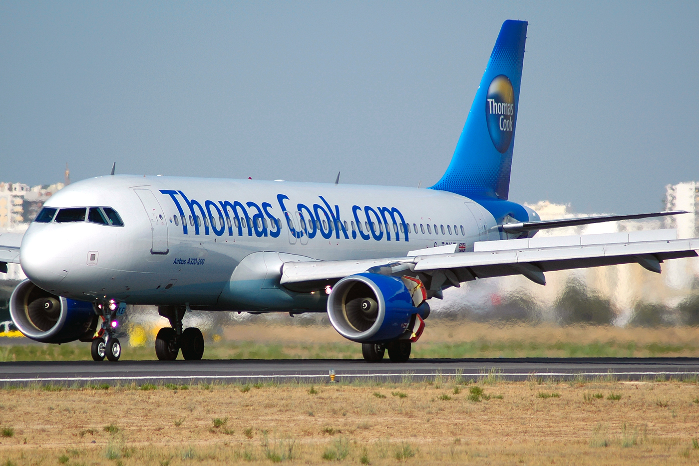 G-TCKE · Airbus A320-214 · (FAO / LPFR)
