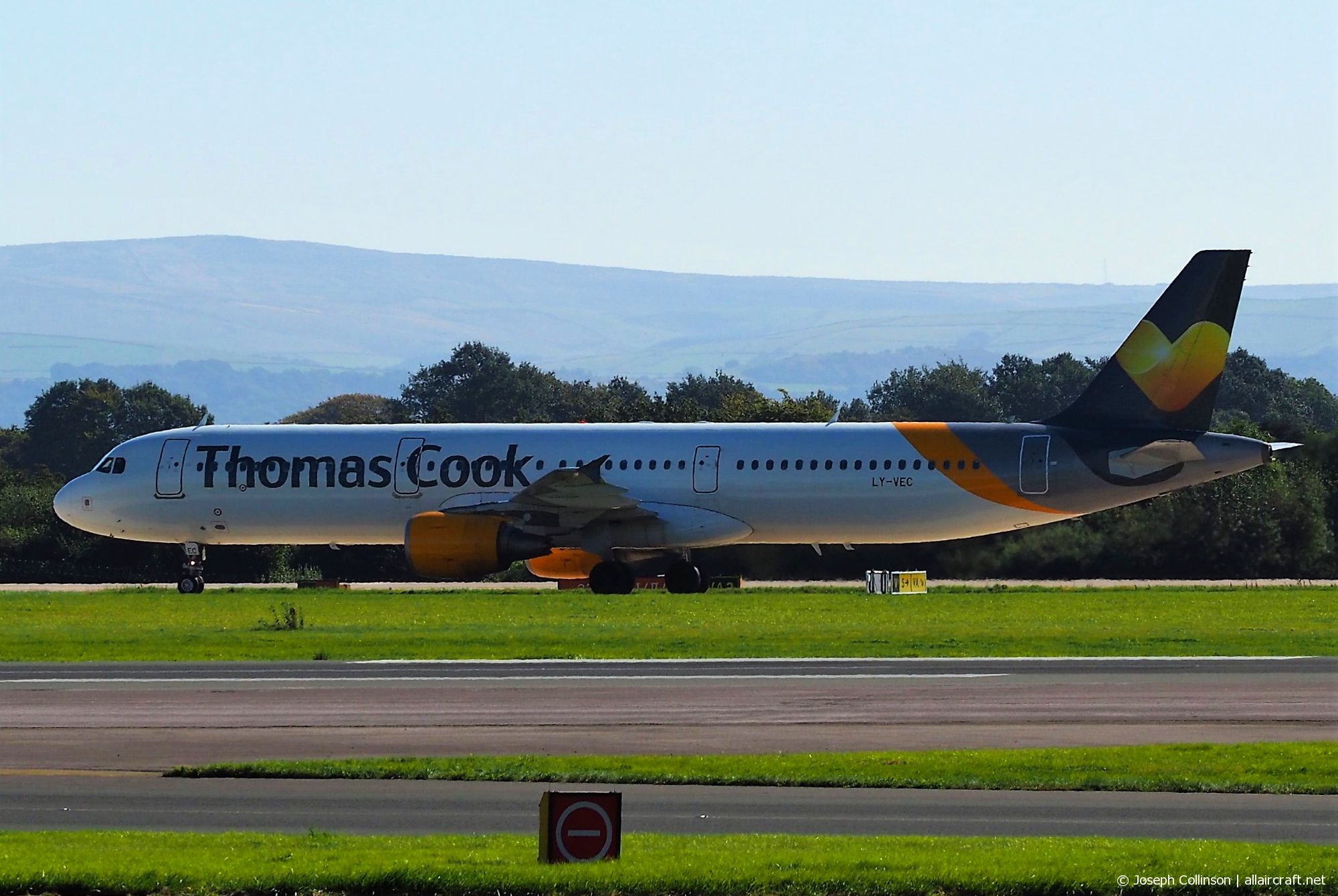 LY-VEC · Airbus A321-211 · (MAN / EGCC)