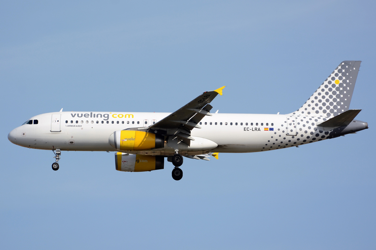 EC-LRA · Airbus A320-232 · (IBZ / LEIB)