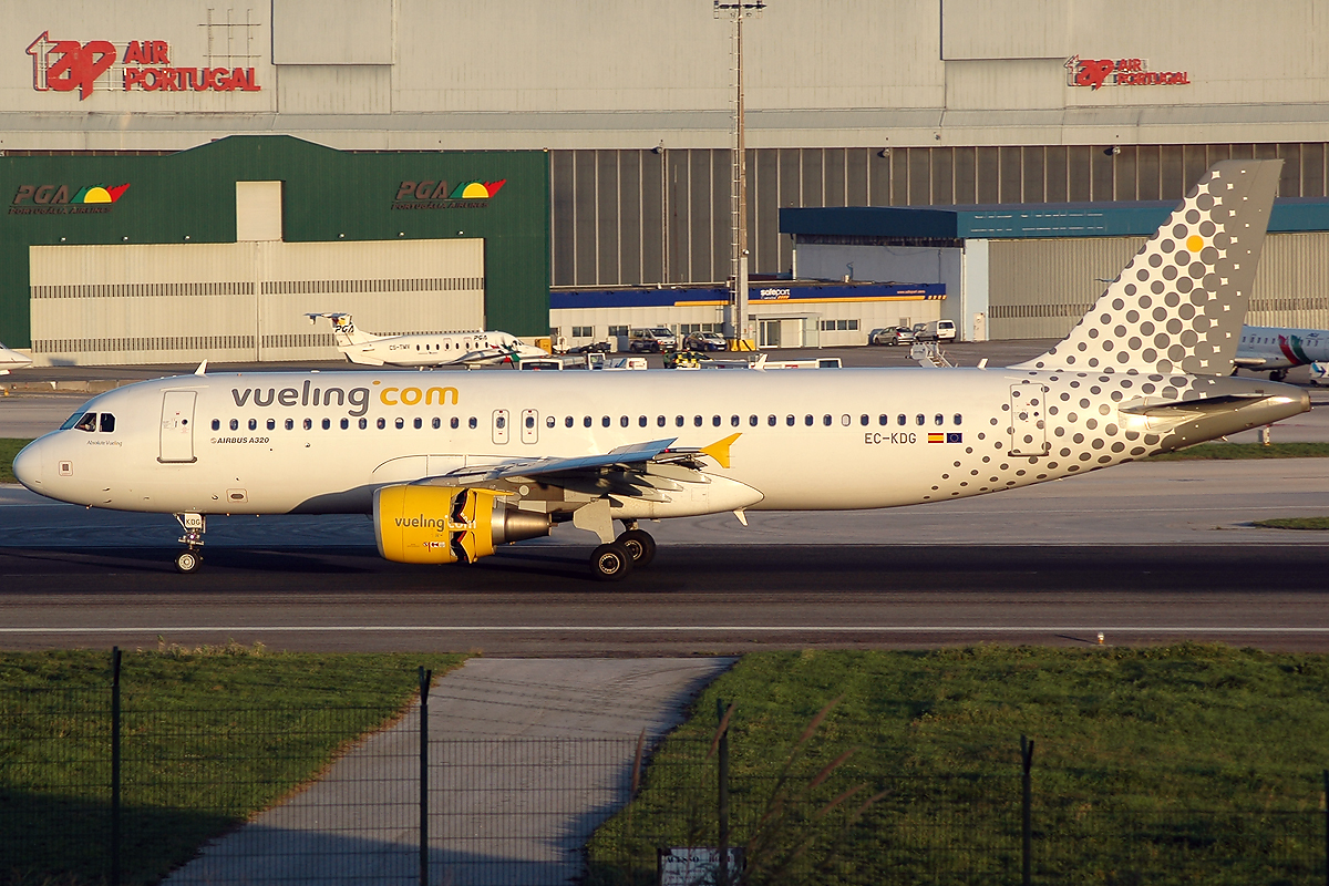 EC-KDG · Airbus A320-214 · (LIS / LPPT)
