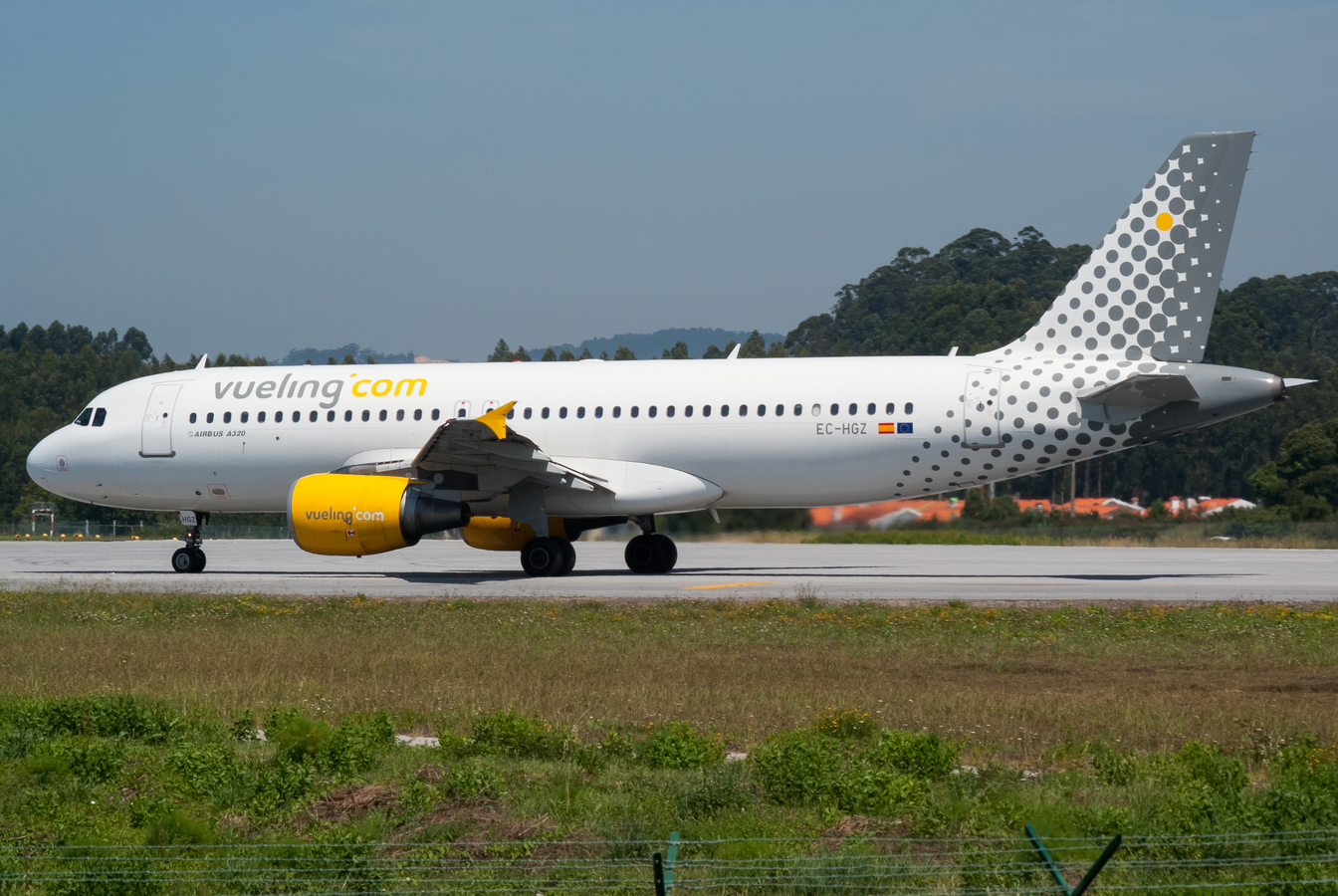 EC-HGZ · Airbus A320-214 · (OPO / LPPR)