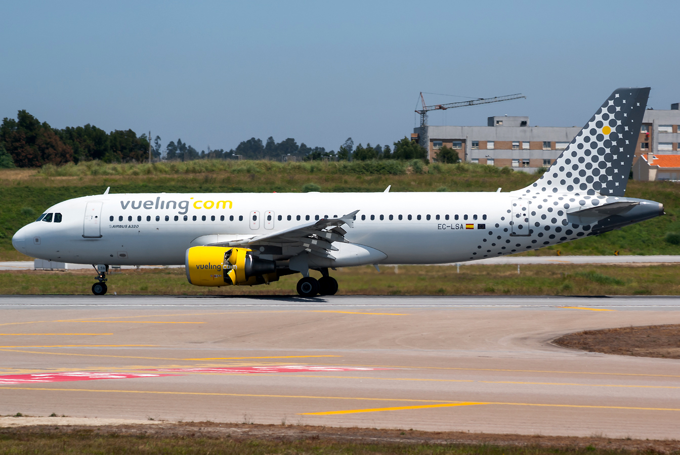 EC-LSA · Airbus A320-214 · (OPO / LPPR)